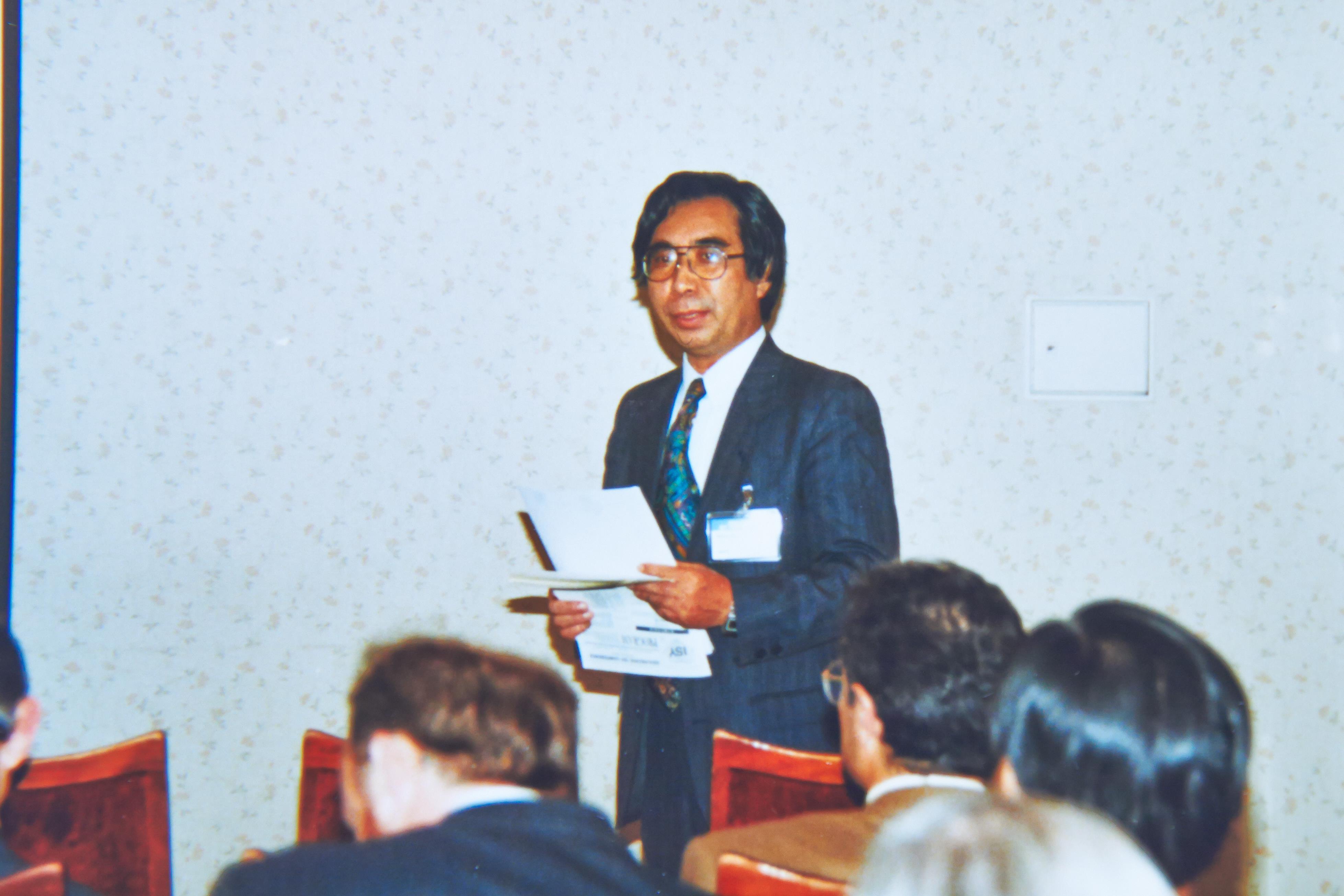 1991年、東京大学気候システム研究センターを設立。IPCC第三次、第四次報告の日本の気候変動予測研究をリード